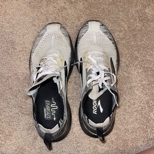Brooks Energize Neutral Black/White/Grey running shoes